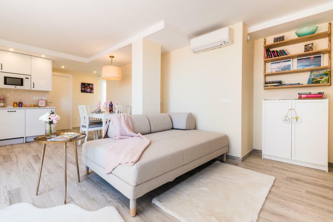 Malaga Centre Apartment With Parking Exterior photo